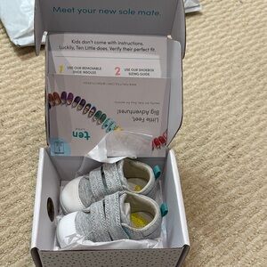 New in box Ten little Kids' Gray & White Hook-and-Loop Sneakers